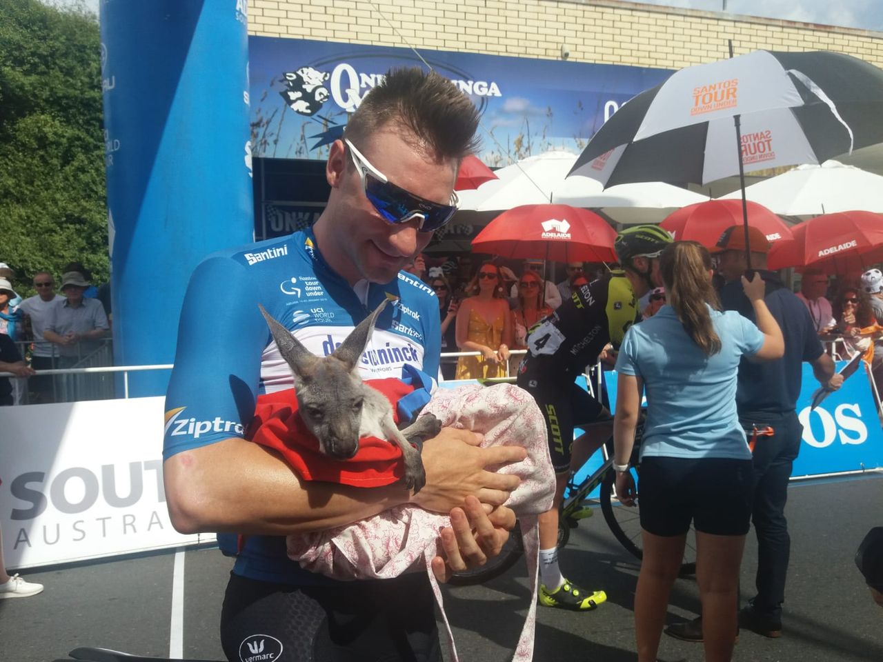 Elia Viviani with a kangaroo at the Tour Down Under