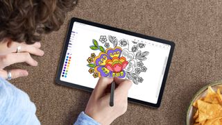 Man drawing on the Samsung Galaxy Tab S6 Lite with S pen 