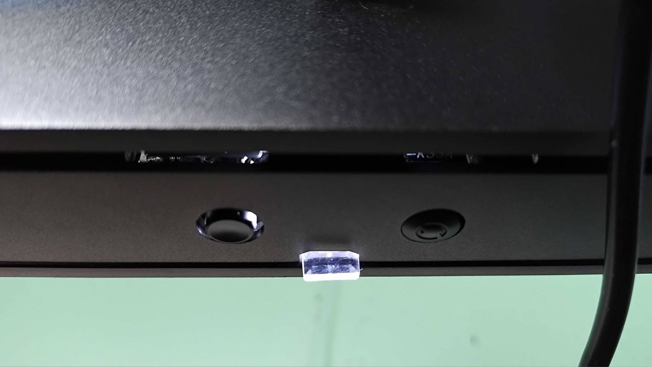 Close up of Dough Spectrum Black 32 monitor buttons