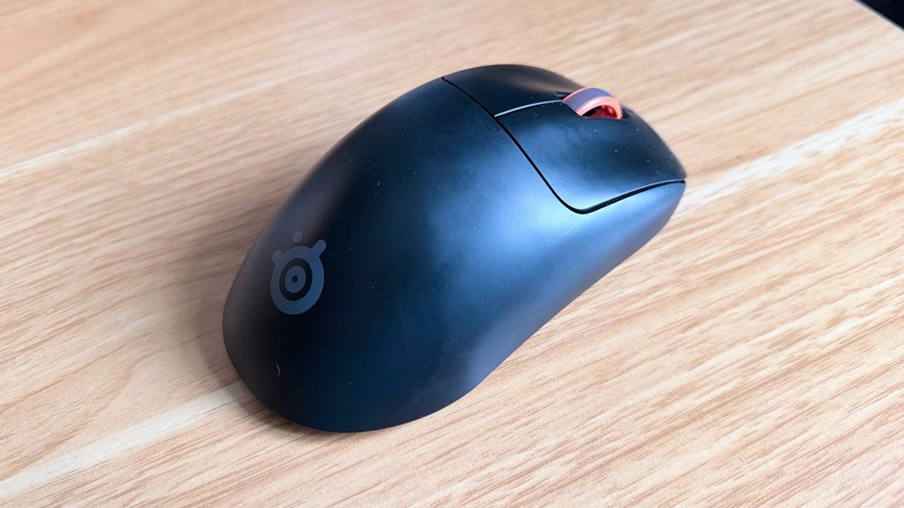 The SteelSeries Rival Pro on a wooden desk