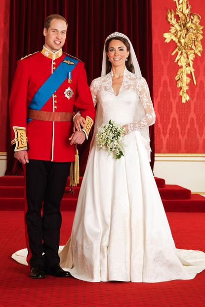 Kate Middleton's wedding dress causes controversy 