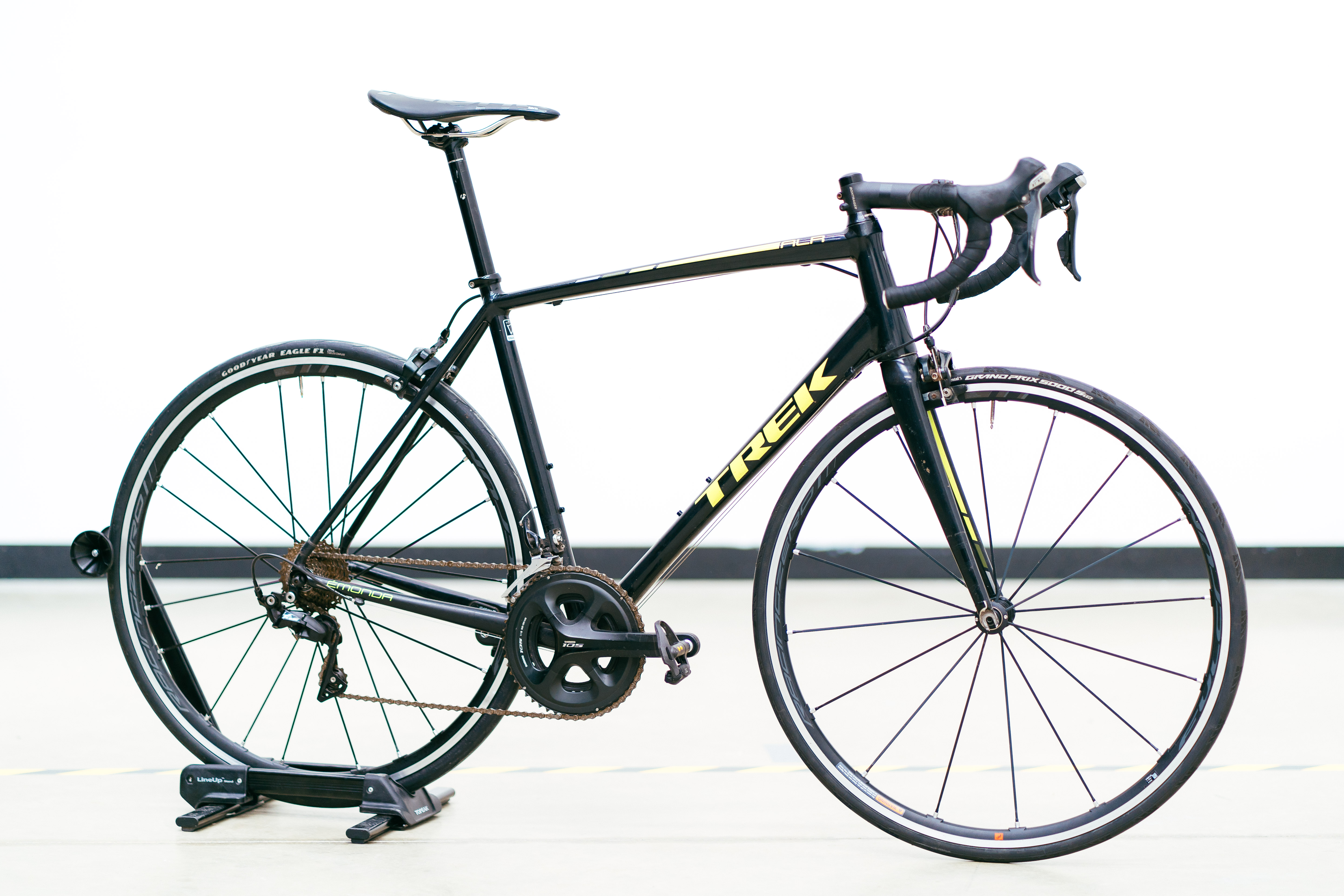 Detail shots of the baseline Trek Emonda ALR