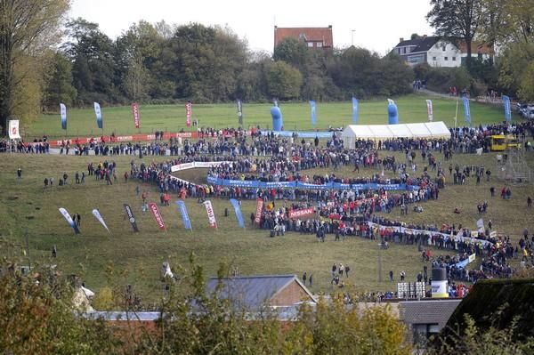 The crowds line the course in Oudenaarde.