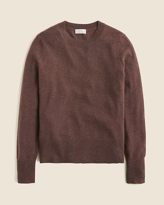 Cashmere crew neck sweater with a classic fit