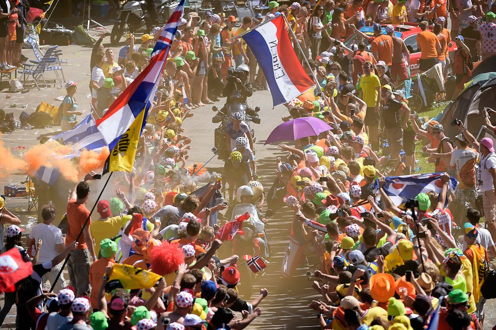The wild crowd on Alpe d'Huez