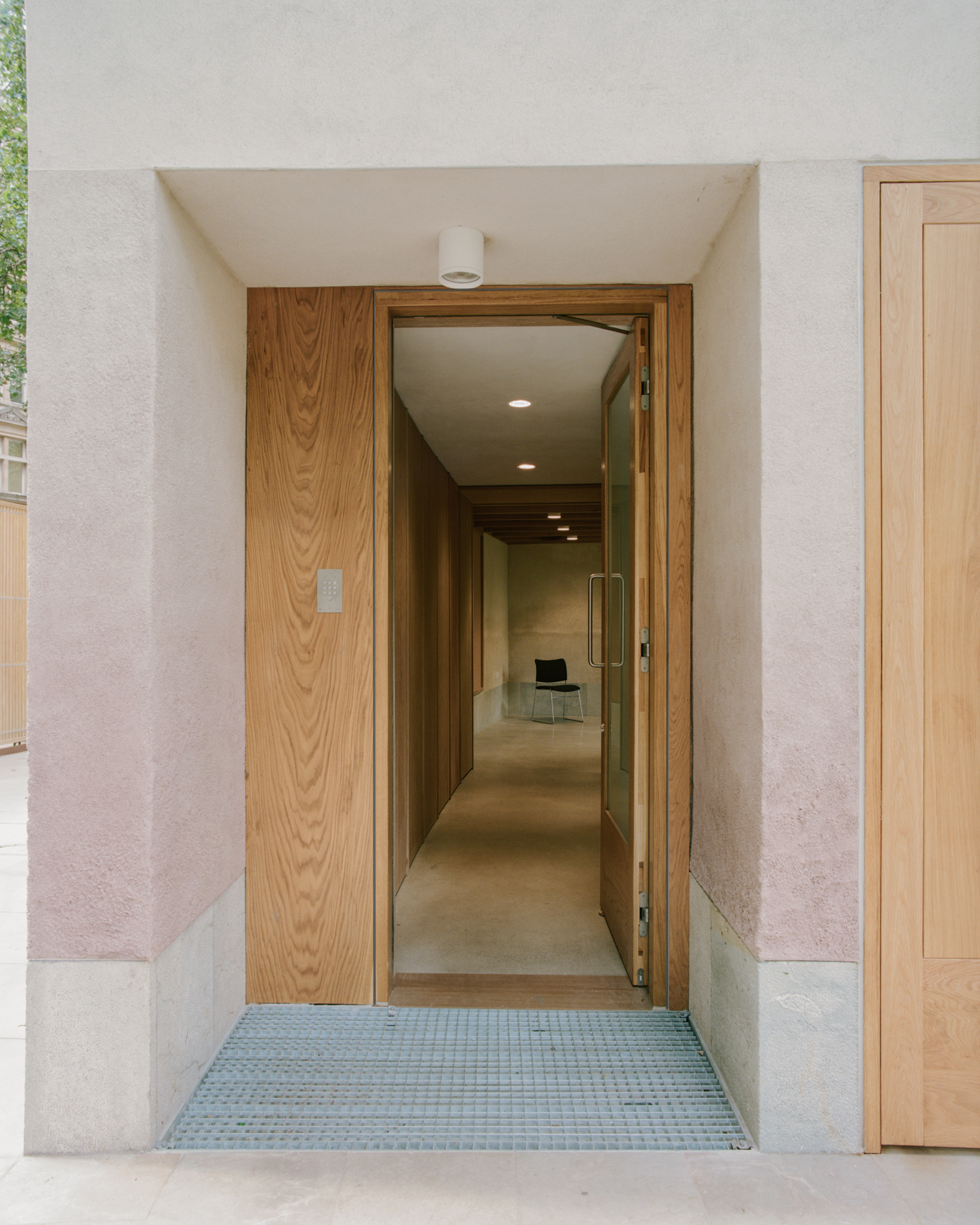view of Finsbury Circus Parks Office, a minimalist, earthy building set among leafy garden