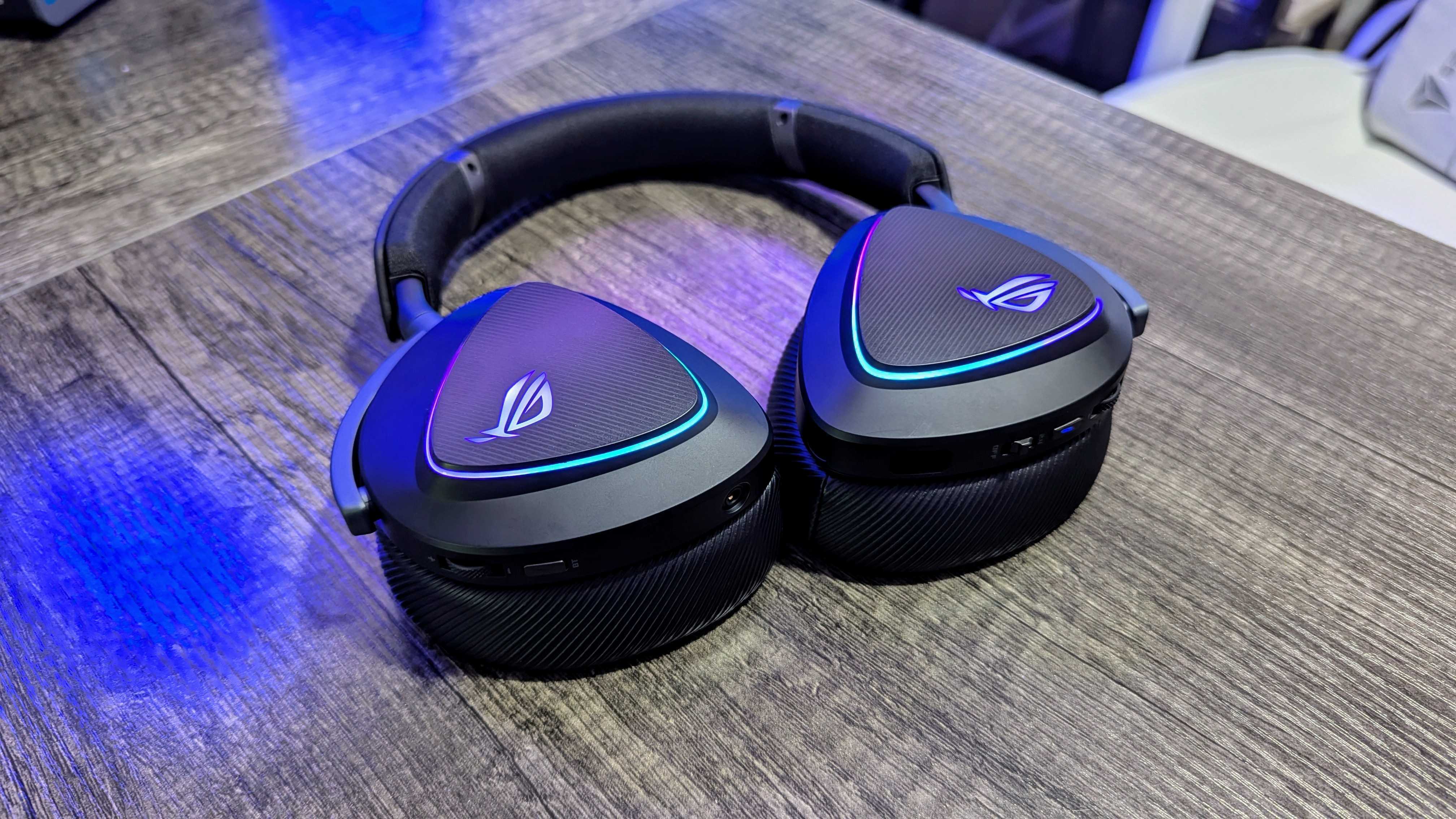Image of the ASUS ROG Delta II wireless PC gaming headset.