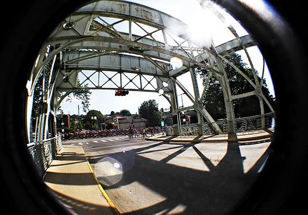 The peloton rides along Kelly Drive through historic Philadelphia