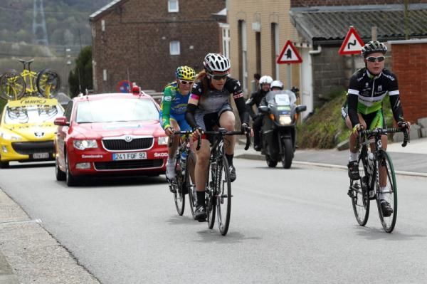 The leading trio on Cote d'Amay - Hughes, Villumsen, Brand