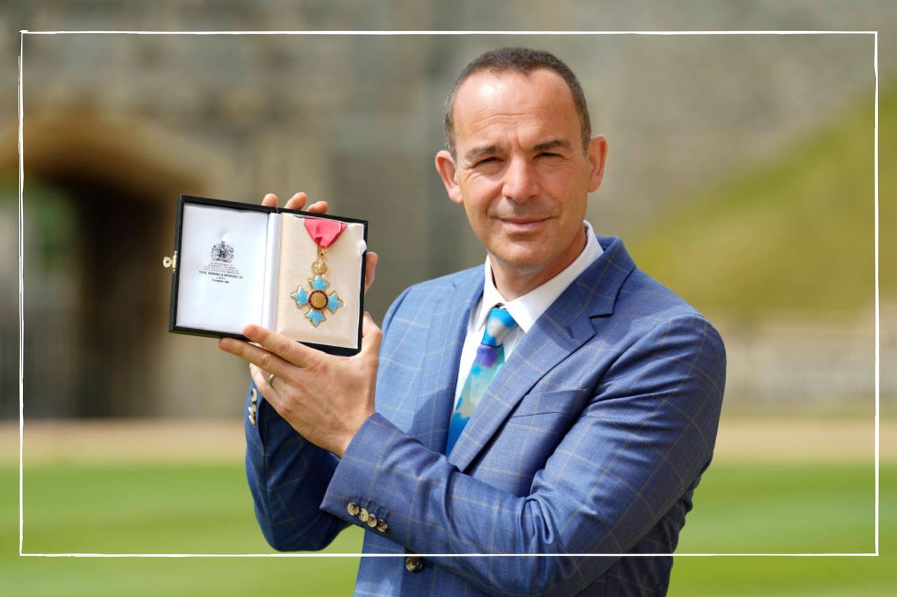 Martin Lewis receiving a CBE in 2022