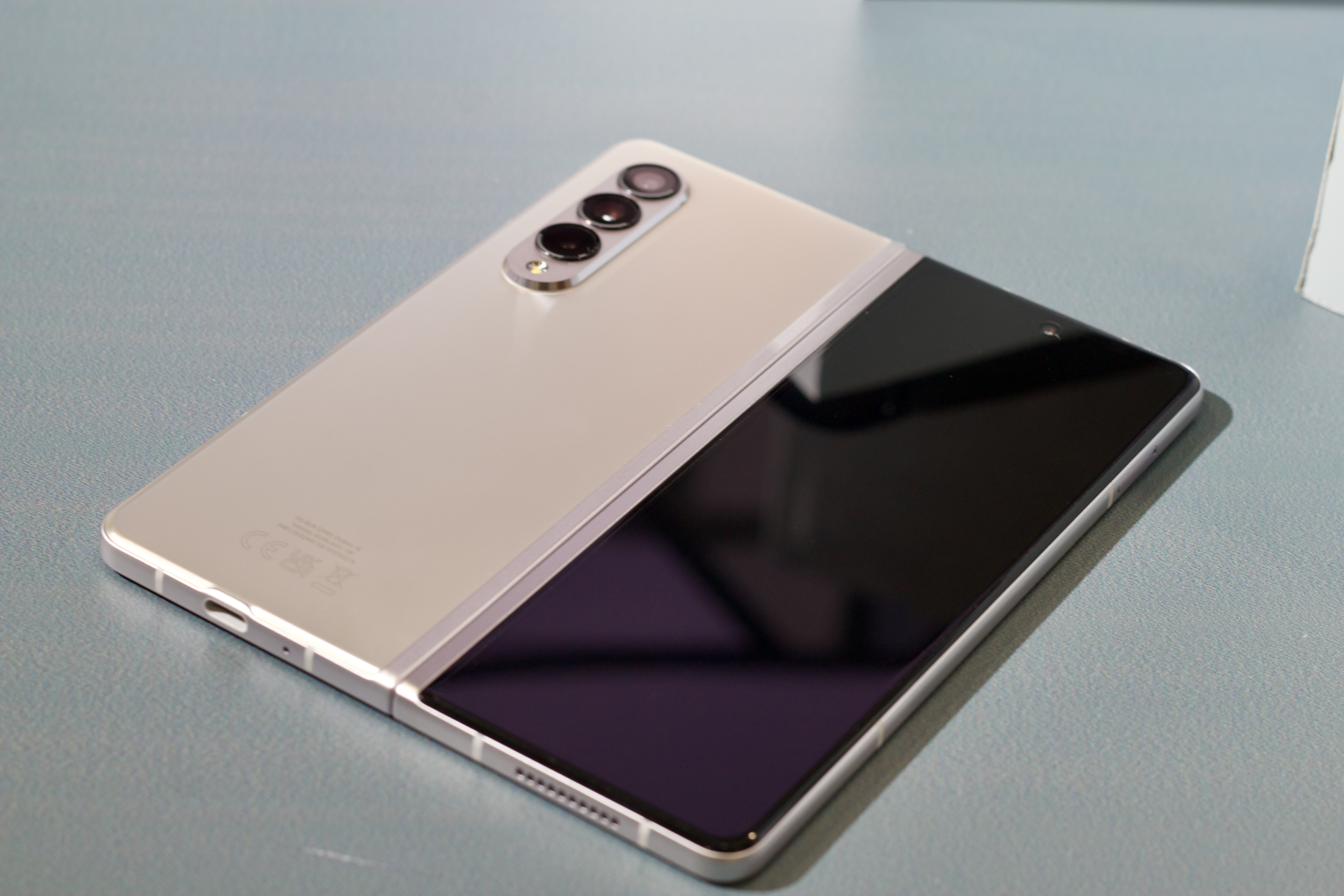 El Z Fold 3 en Phantom Silver