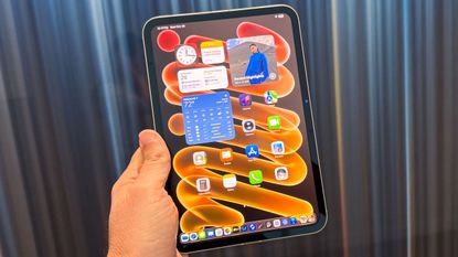 iPad mini 8 hands on