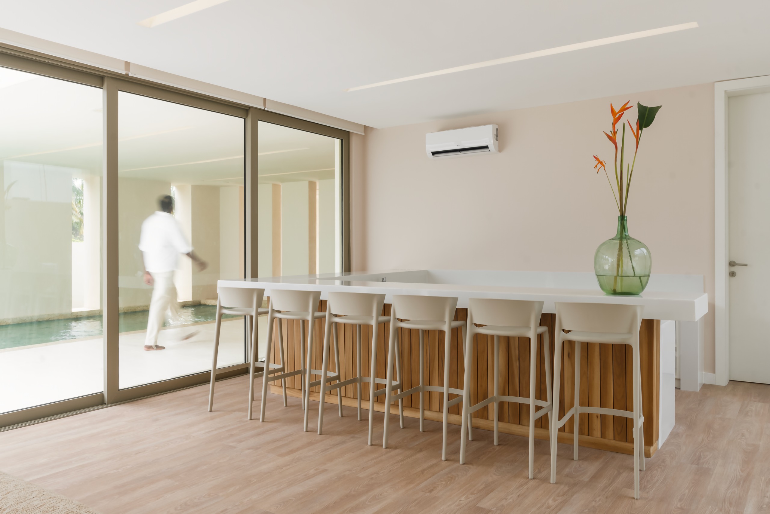 Explore OA House by Tosin Oshinowo / Oshinowo Studio