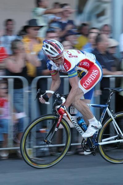 Stuart O'Grady powers away but keeps an eye on his opposition
