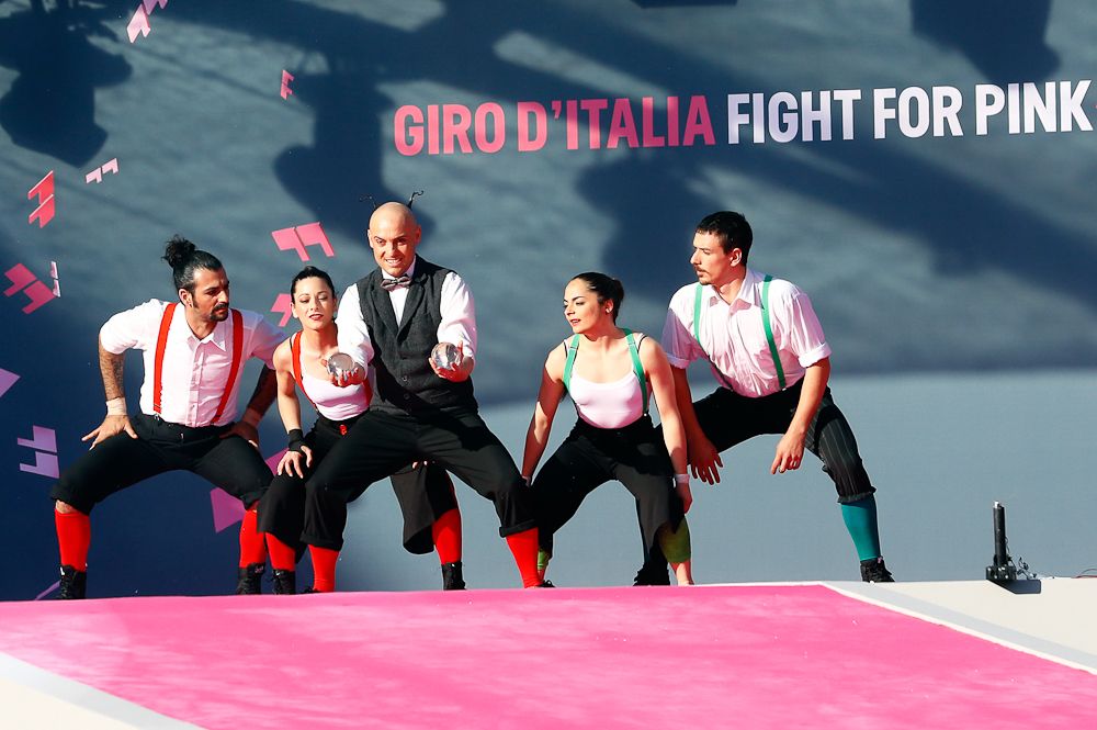 Dancers on stage at the Giro team presentation