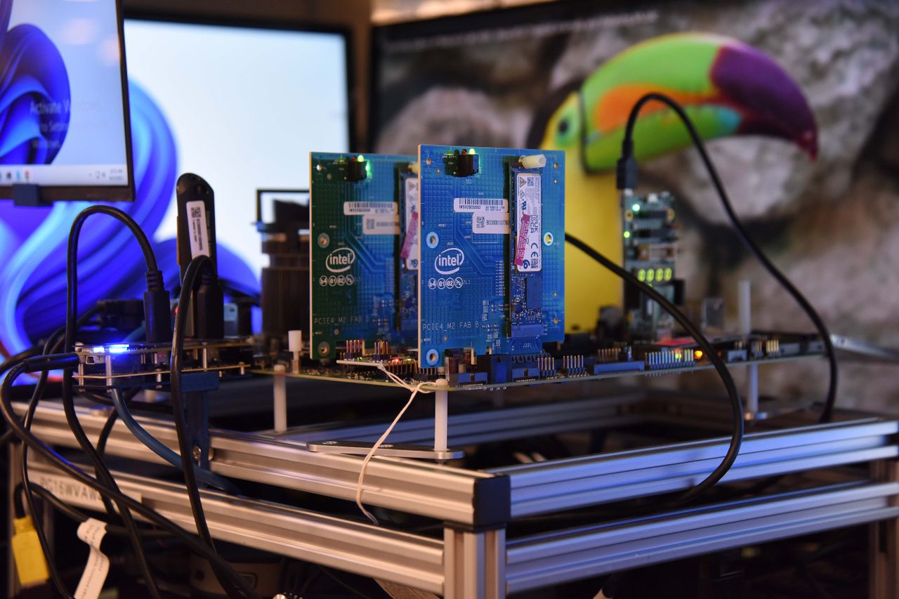 Intel packaging