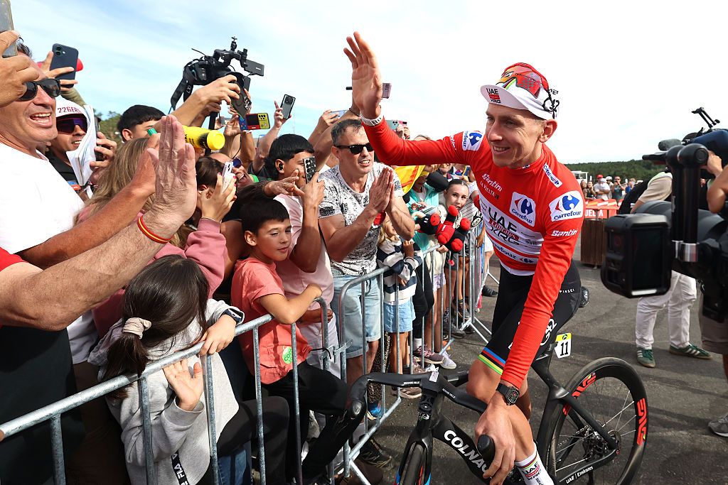  Tadej Pogačar to miss remainder of 2026 season after Vuelta a España crash, but extends UAE Team Emirates-XRG contract until 2032 