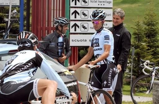 Contador and his teammates get ready to ride out