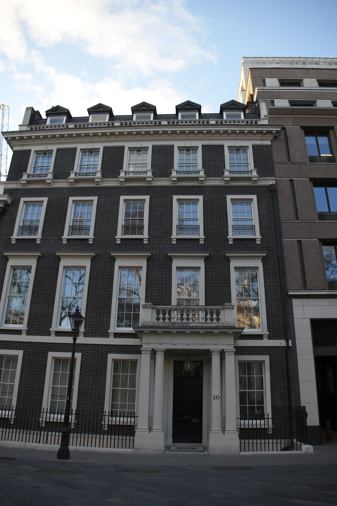 A test shot taken with the Sigma 17-40mm f1.8 DC Art lens to show its handling of buildings and barrel distortion when shooting wide at 17mm