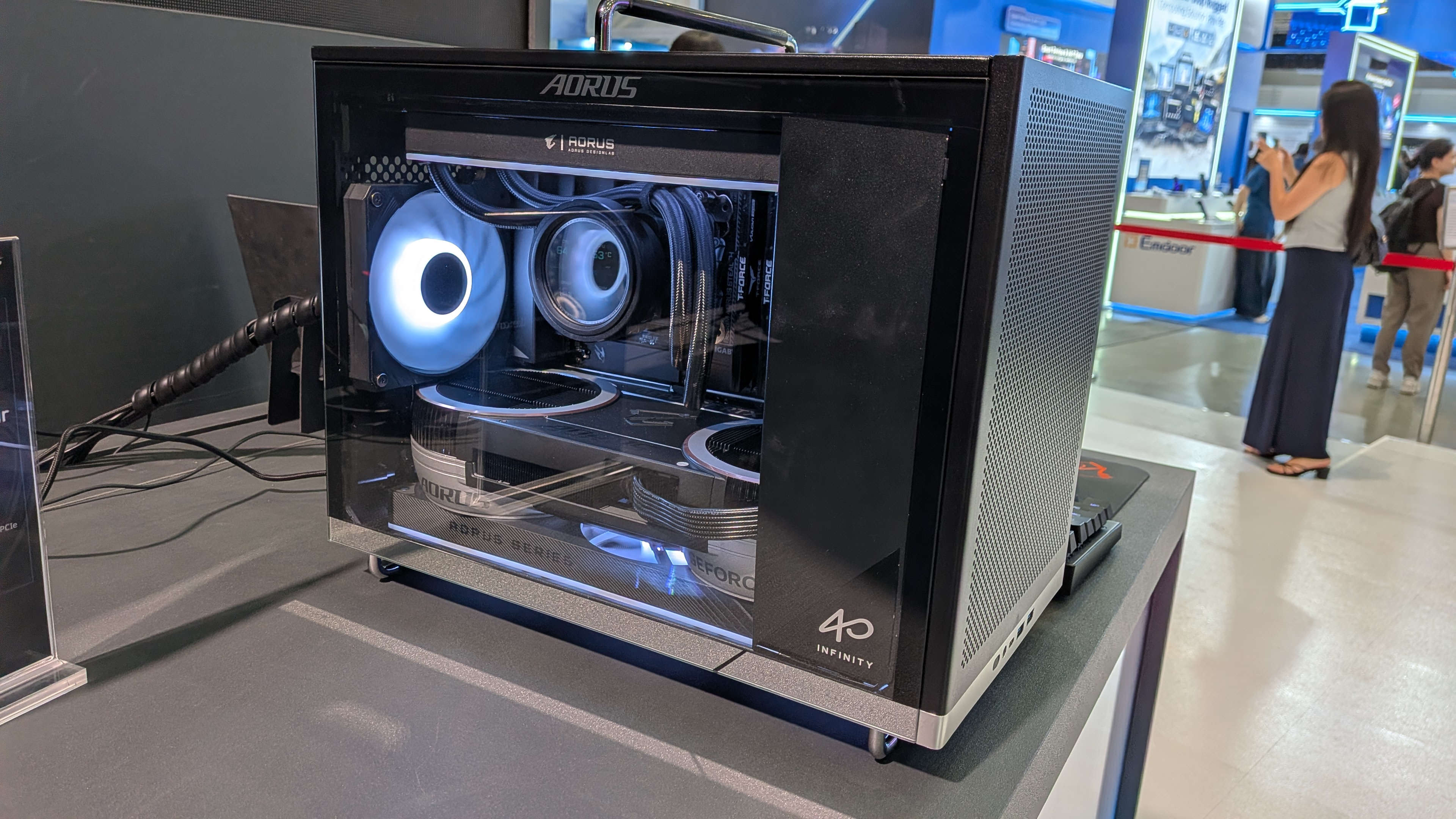 Gigabyte's mATX case prototype