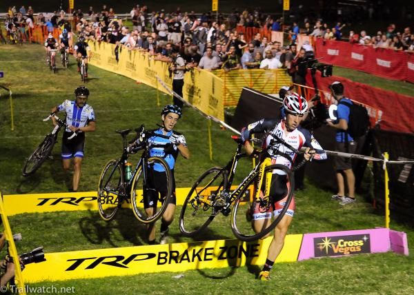 Jake Wells (NoTubes) running a set of barriers