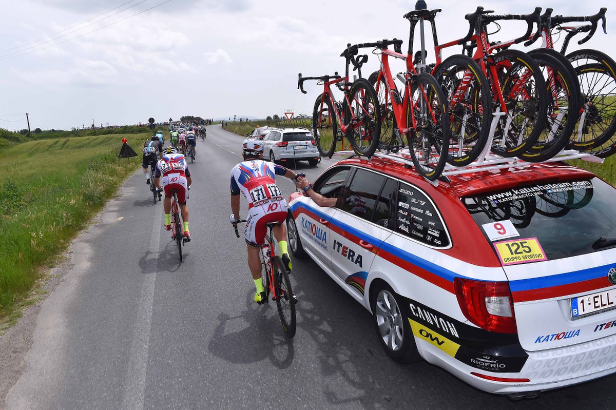 Luca Paolini drops back to the team car