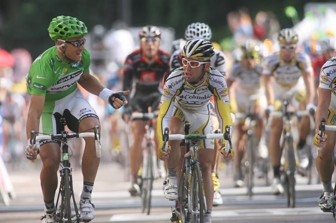 Hushovd and Cavendish clashed in the green jersey competition in 2009