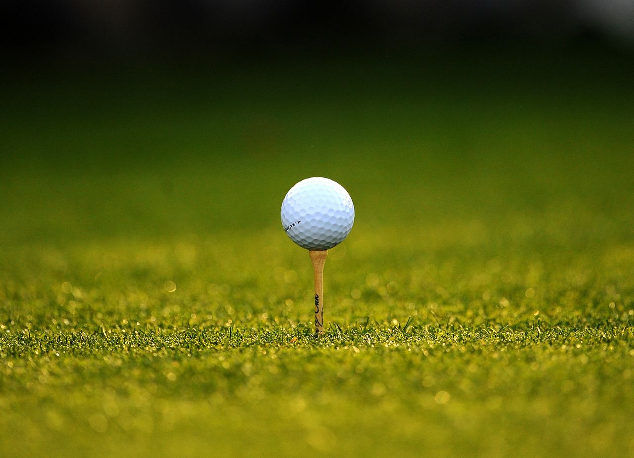 A ball sits on a tee during the second round of the Masters golf tournament at Augusta National Golf Club on April 8, 2011 in Augusta, Georgia. AFP PHOTO /Robyn BECK (Photo credit should read