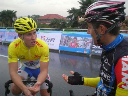 Yellow helmet for yellow jersey wearer Boris Shpilevski talking to Kyrgystan champion Eugen Wacker.