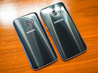 Galaxy S7 and S7 edge in black