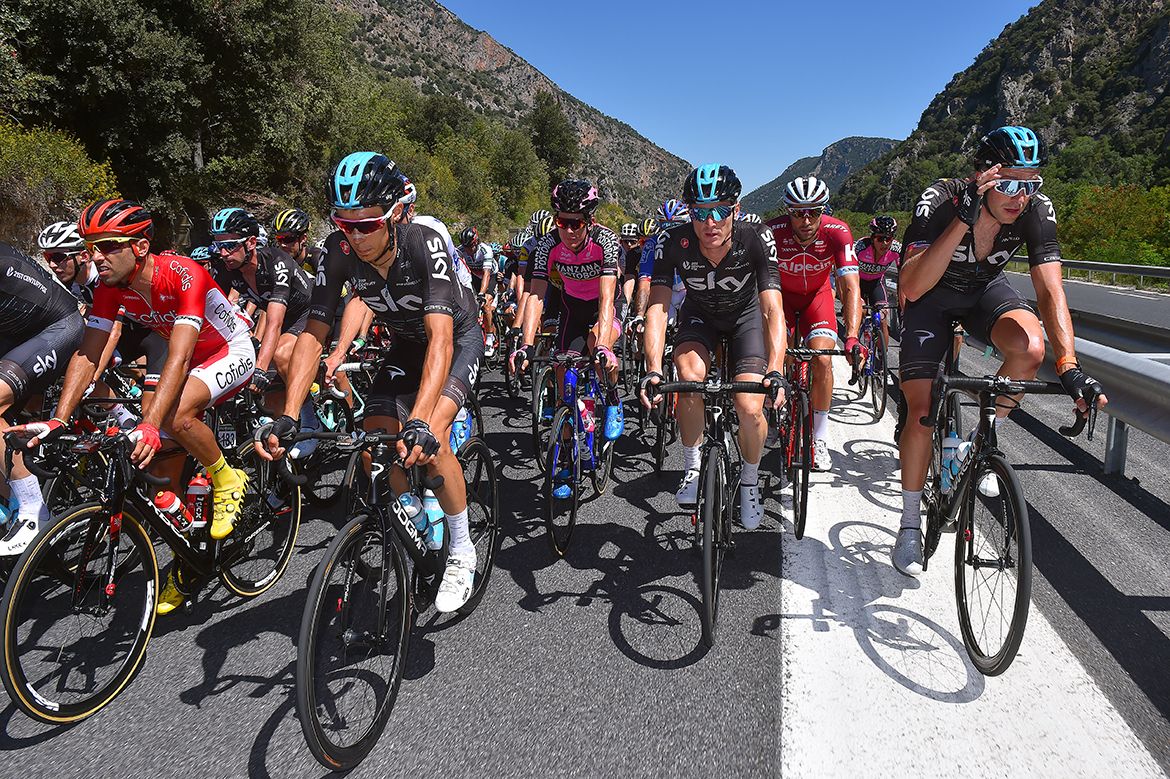 Team Sky works to keep Chris Froome safe