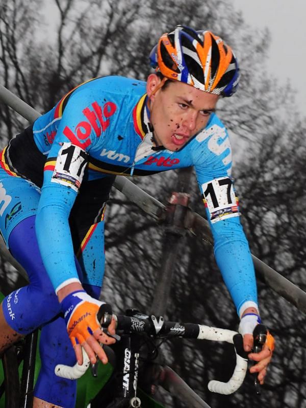 Jeoeri Adams (Belgium) descending the flyover.
