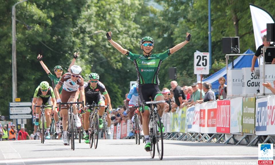 Bryan Coquard wins stage 2