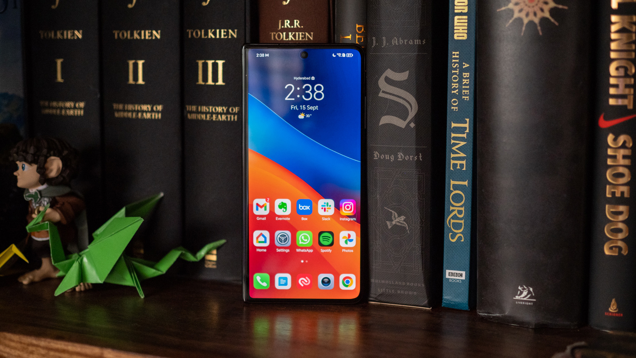 Honor Magic V2 on bookshelf