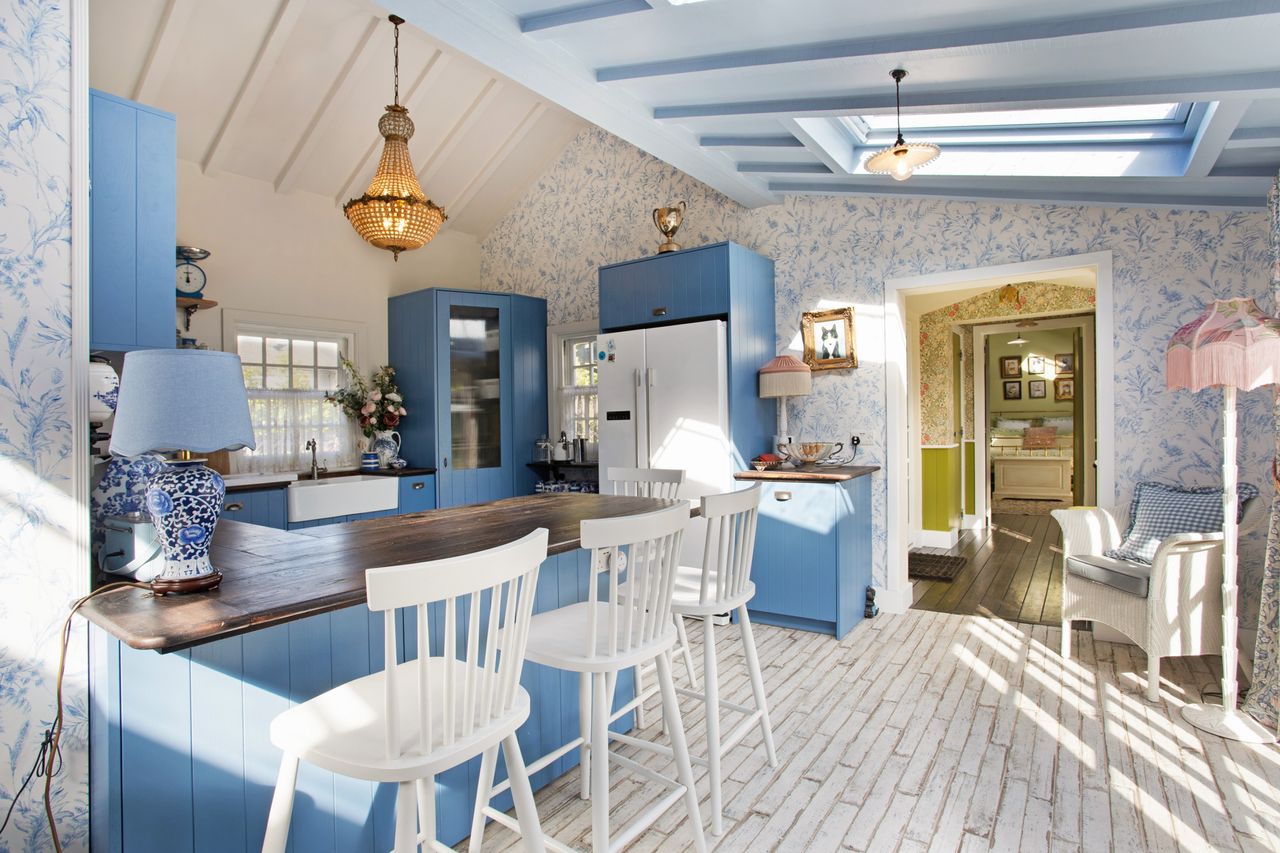 The blue New-England style kitchen