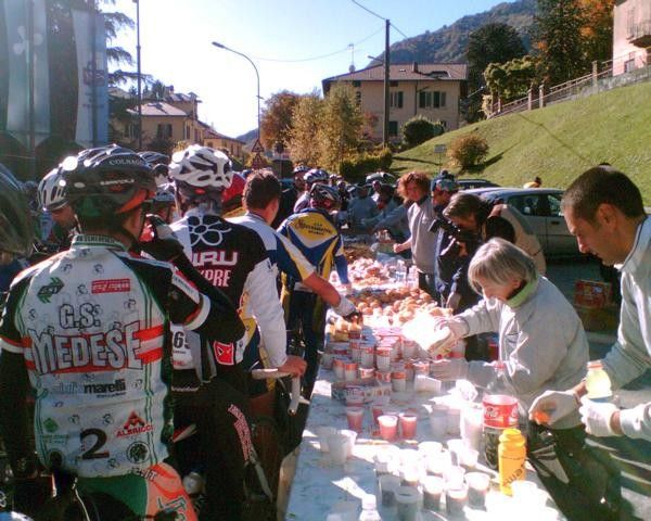 The Ristoro (refreshement stop) just over the summit is where Gregor waited for me to catch up