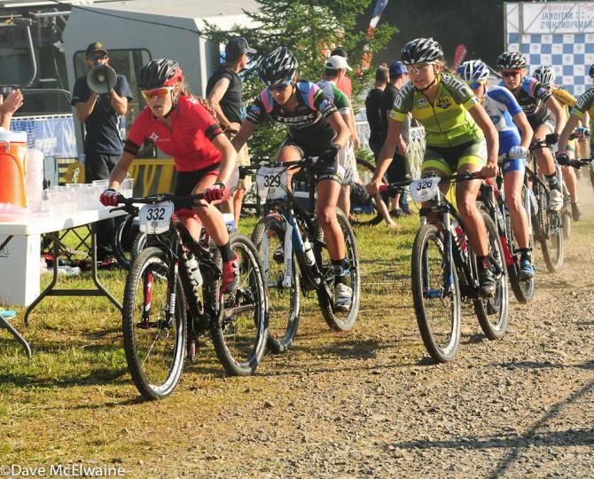 Kate Courtney (Specialized) takes the lead and never looks back