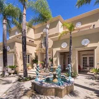 tom jones homes with palm trees water fountain and stone sculptures