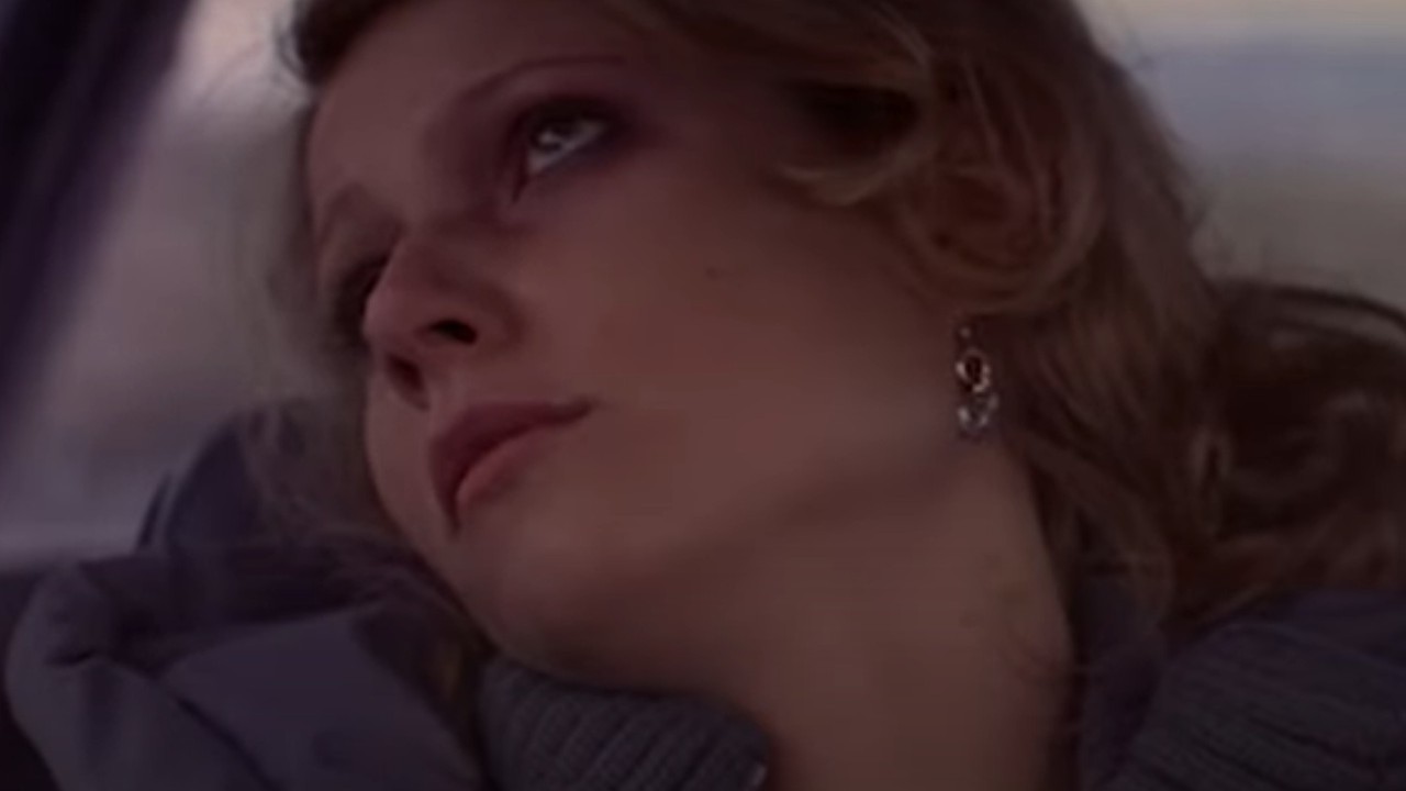 Gwyneth Paltrow looking up longingly in Hard Eight