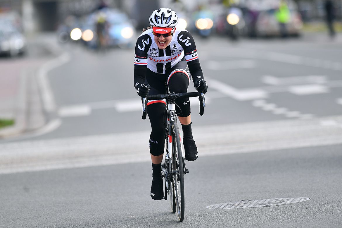 Lucinda Brand attacked the lead group with around five kilometres to go at the Omloop Het Nieuwsblad.