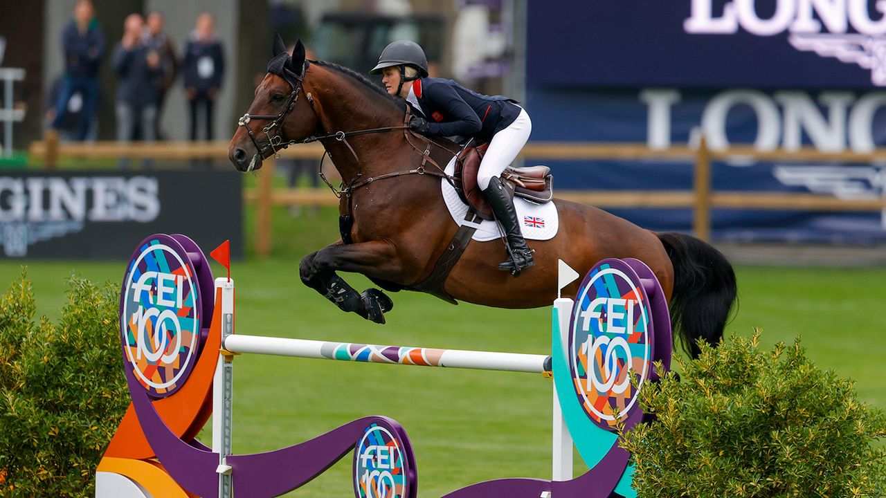 Georgia Tame riding Z7 Ascot in the first round of the European Showjumping Championships