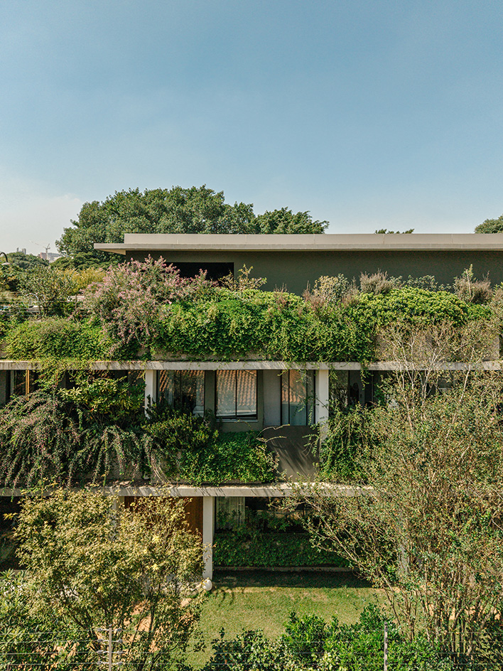 111 House _ Rodrigo Oliveira _ Isay Weinfeld, a brazilian house engulfed in greenery on all levels, nature takes over
