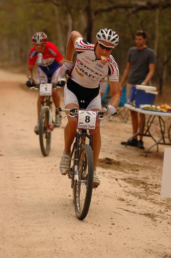 Urs Huber leaves the feed station