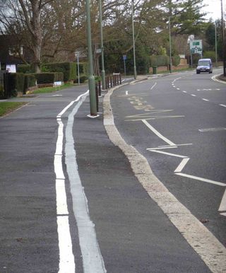 Epsom Road, Leatherhead, cycle lane amendment
