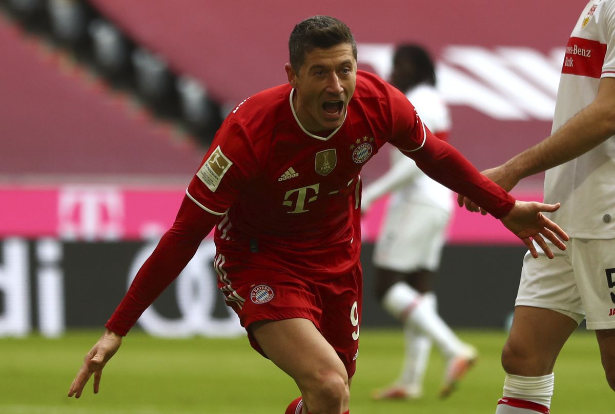 Robert Lewandowski Nets First-half Hat-trick As Bayern Munich Hammer ...