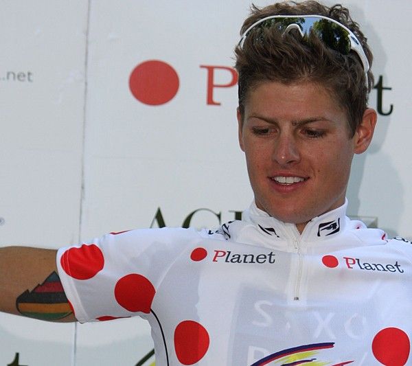 Jakob Fuglsang (Saxo Bank) dons the mountains jersey.