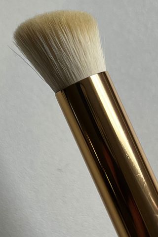 close up VIEVE 119 CONCEAL AND PRIME BRUSH