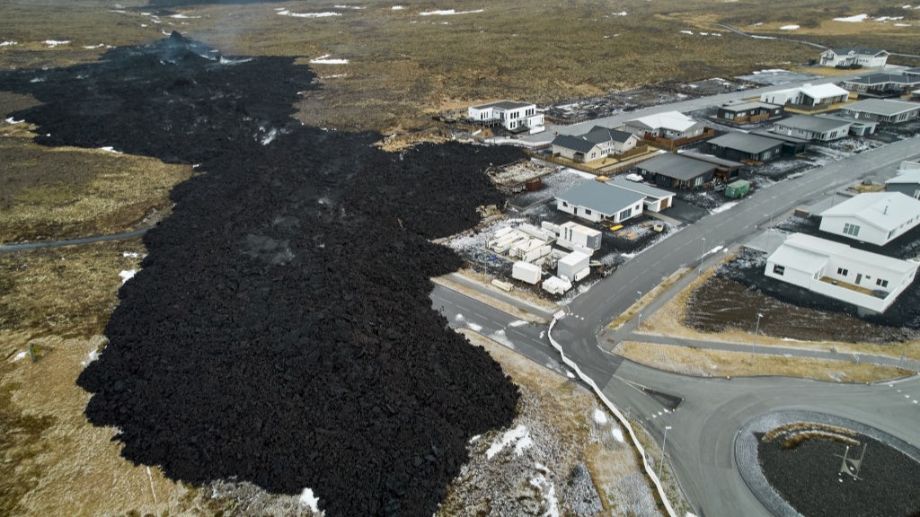 Iceland volcano: Grindavík evacuated over eruption threat, residents warned they 'enter the town at their own risk'
