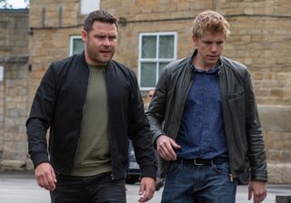 Aaron and Robert head out to try to rescue Dawn who's alone with Victoria's rapist Lee