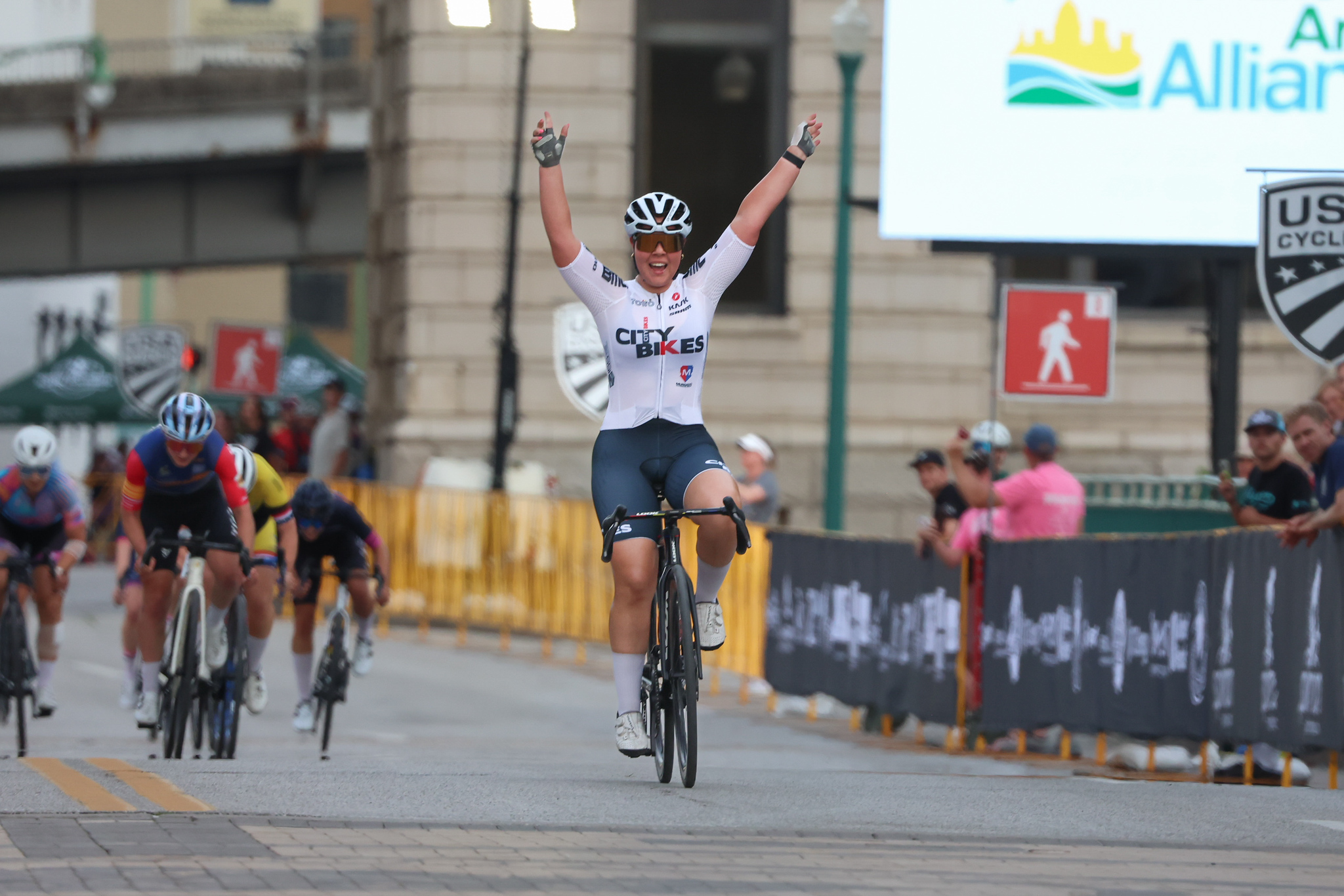 Emma Jimenez wins the junior women's criterium